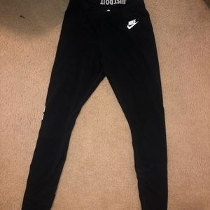 ADORABLE NIKE LEGGINGS!